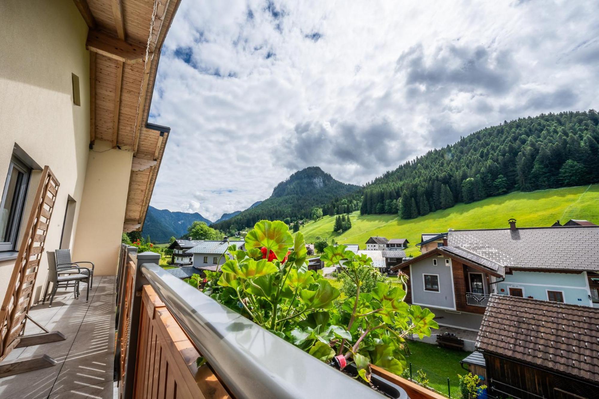 Haus Friedrich Hotel Gosau Exterior photo